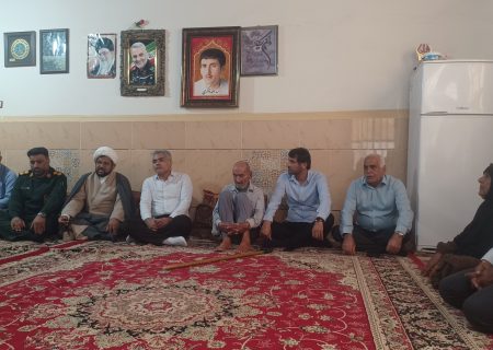 دیدار فرماندار سیریک با خانواده‌های معظم شهدا در هفته دولت