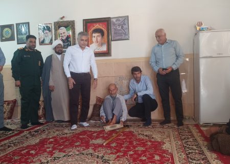 دیدار فرماندار سیریک با خانواده‌های معظم شهدا در هفته دولت