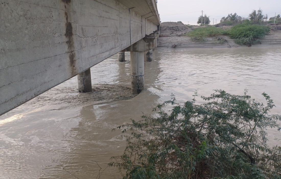 آبرسانی سریع تانکر آب آستان قدس رضوی در مناطق سیلزده شهرستان سیریک