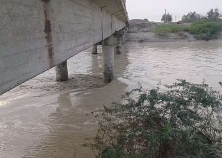 آب‌رسانی سریع تانکر آب آستان قدس رضوی در مناطق سیل‌زده شهرستان سیریک