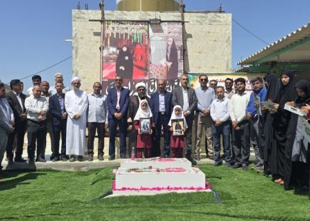 نواخته شدن زنگ سپاس در گلزار شهدای دو شهید دبستان شجره طیبه میناب در روستای کنارجو
