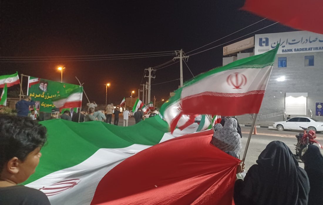 برپایی نمایشگاه نقاشی دانش‌آموزان مدرسه شجره طیبه میناب در جوار مصلی نمازجمعه سیریک