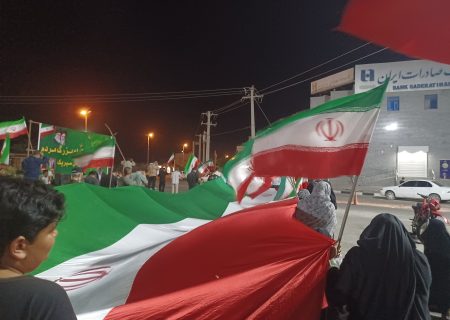 برپایی نمایشگاه نقاشی دانش‌آموزان مدرسه شجره طیبه میناب در جوار مصلی نمازجمعه سیریک