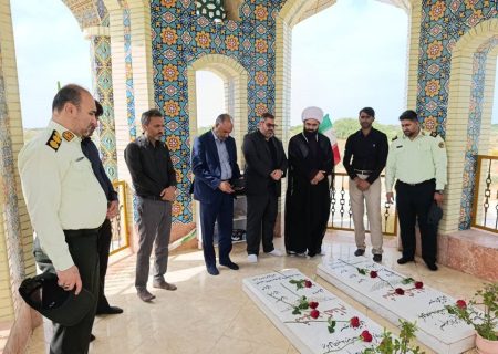 آغاز هفته قوه قضائیه در سیریک با غبارروبی و عطرافشانی گلزار مطهر شهدای گمنام